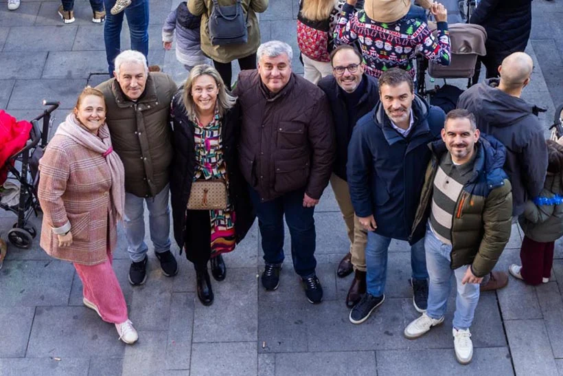 Alcaldesa, Ana Guarinos junto a representantes