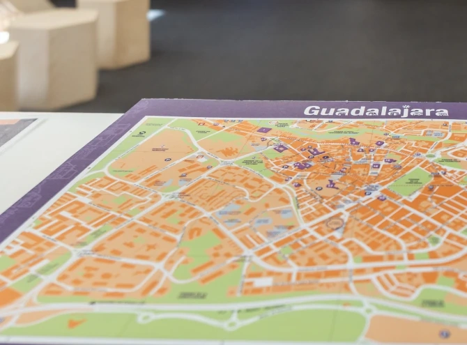 Maps & guides
