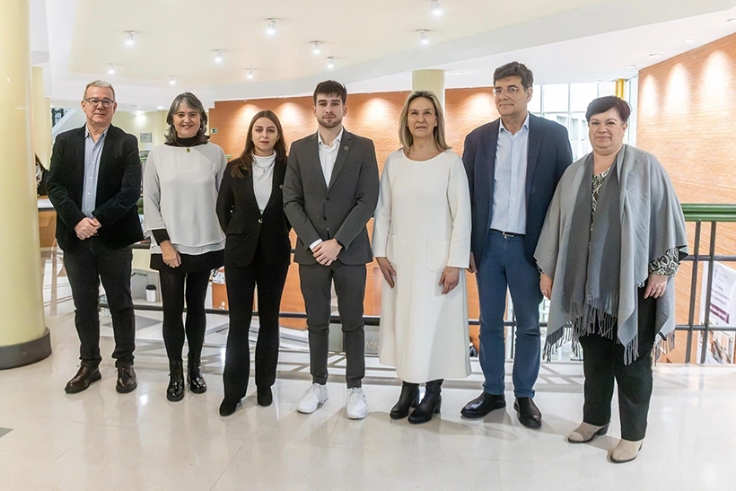 Asistentes a la inauguración en el fotocall