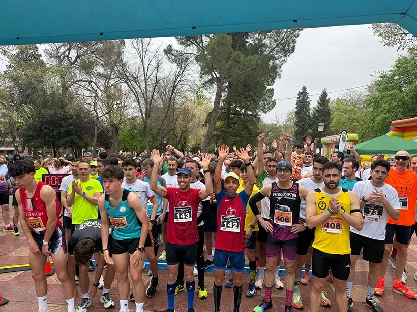 Corredores en la IX Carrera Solidaria Mizu a favor de APANAG