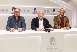 Chema Antón, concejal de Seguridad; Roberto Narro, concejal; Armengol Engonga, concejal de deportes