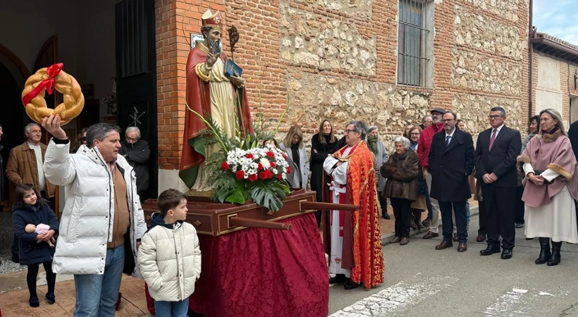 Iriépal celebra la fiesta de San Blas con botarga y procesión